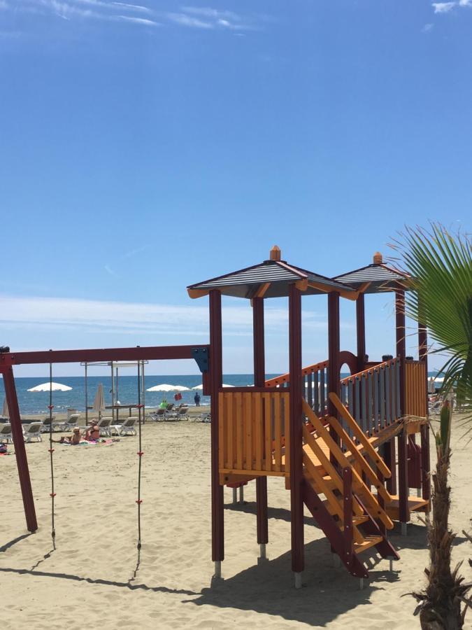 Larnaca Beach Apartment 1A Eksteriør billede