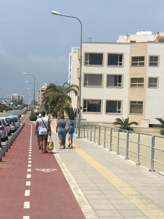Larnaca Beach Apartment 1A Eksteriør billede